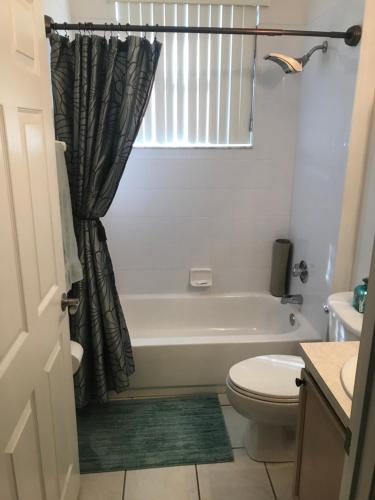 Large 3 Bedroom Home 15 Minutes From Walt Disney World - image 2