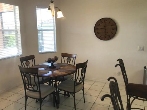 Large 3 Bedroom Home 15 Minutes From Walt Disney World - image 3