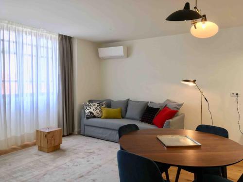  New! Spacious apartment with parking option, Pension in Porto