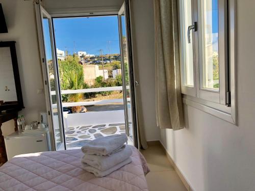 Double Room with Balcony and Sea View room in White Myth