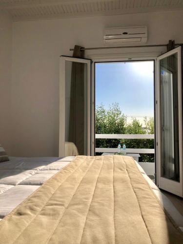 Superior Room with  Balcony and Sea View image 7