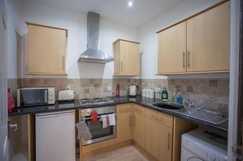Victory Apartment by RentMyHouse - image 5