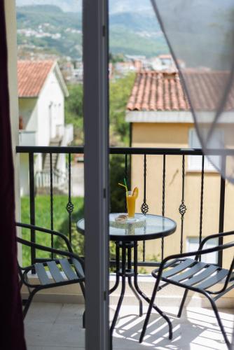 Apartments Sunrise in Zvinje