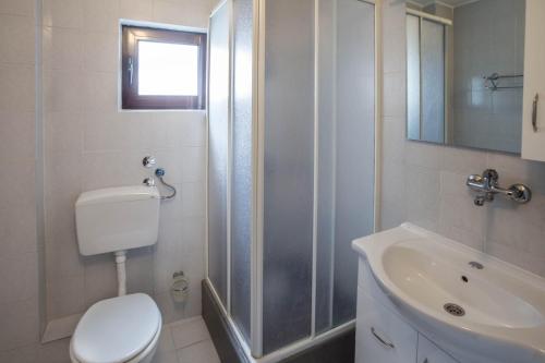 Mali Miločer Bay Accommodation - image 11