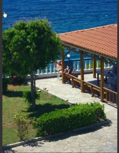 Cypriana Apartments in Makris Gialos