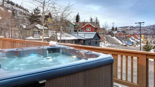 Main Street Lookout Townhouse - image 10
