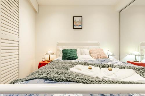 LUXURIOUS RIVERSIDE RESORT STYLE APARTMENT☆POOL☆SPA☆GYM☆ROOFTOP WITH CITY VIEWS