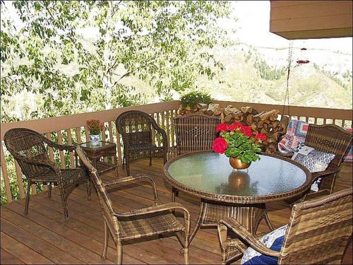 327 Deer Ridge Ln (203145-2295) Home - image 4