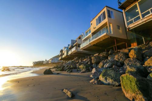 Beachfront Malibu Paradise Home Home - image 1