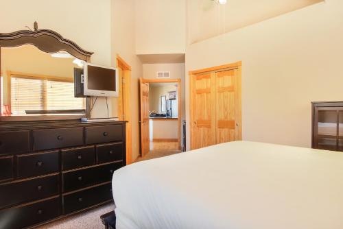 Mount Cumulus 11A Condo - main image