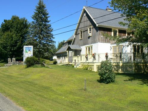 Auberge de la Tour et Spa - Accommodation - Magog-Orford