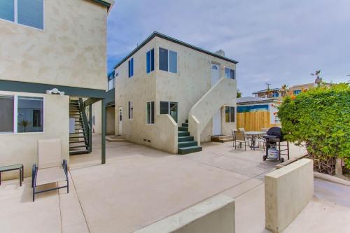 Manhattan Shores 1B Home