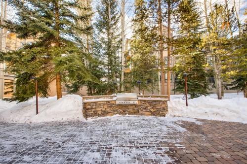 3Br Condo Chateaux Dumont ~Kids Ski Free! Walk To Lift Condo - image 5