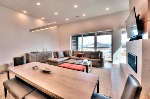 3Br 3Ba Modern Residence In Canyons Village Condo - image 8