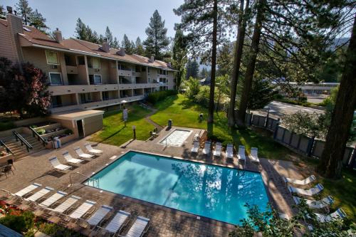 Poolside Condo Right By The Shores Of Lake Tahoe Condo - image 9