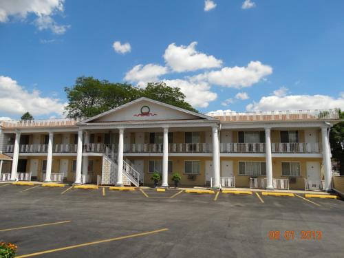 Colony Motel - image 8