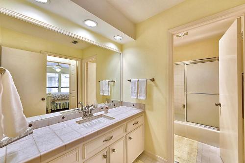 Four-Bedroom Lakeway Waterfront House - image 4