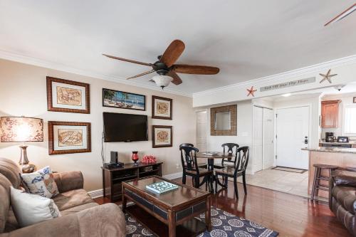 Central Destin Condo Next to Beach - image 7