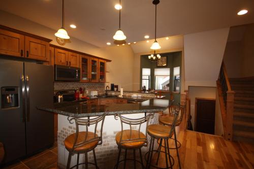 Village Point 101 Townhouse - image 4