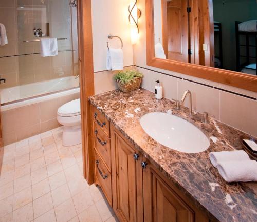 Landmark 4Br PentH 607 - image 4