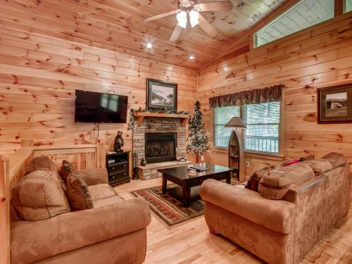 Tall Timbers Cabin - image 2