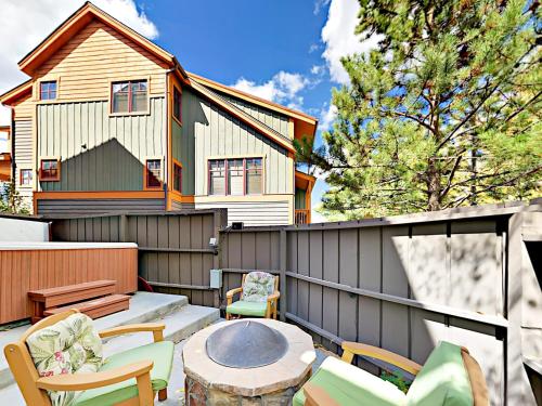 County Townhome 50 Townhouse - image 2