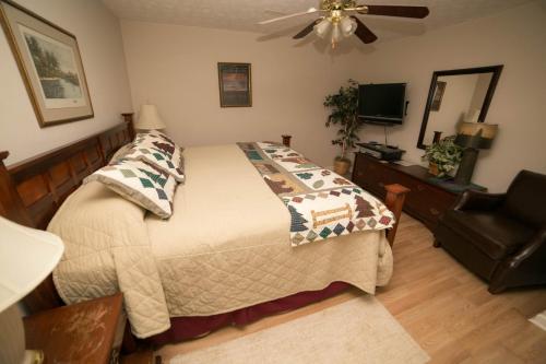 Happy Hollow Cabin - image 9