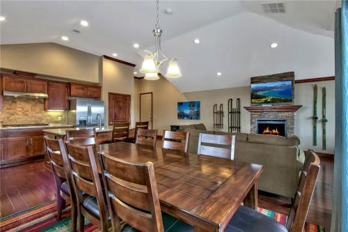 Conifer Chalet - image 9