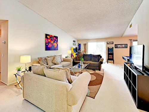Contemporary Home Home - image 4