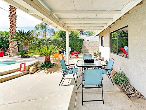 Contemporary Home Home - image 9