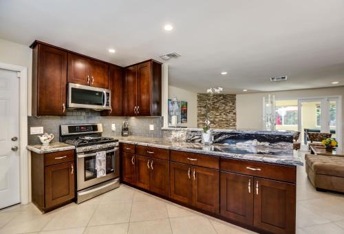 Home in Palm Desert - image 2