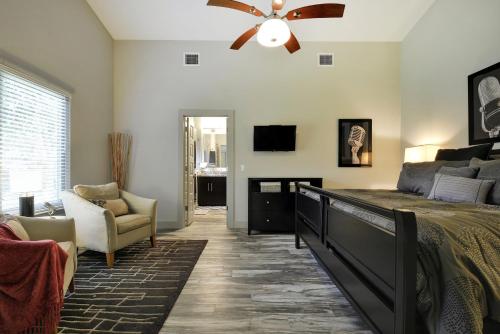 Tree-Shaded Home in Austin - image 2