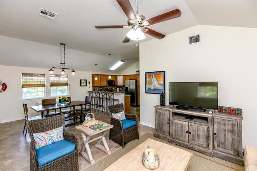 Above And Beyond In Port Aransas Home - image 8