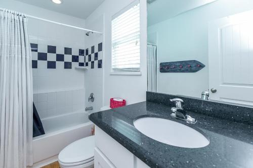 Village Walk House - image 4