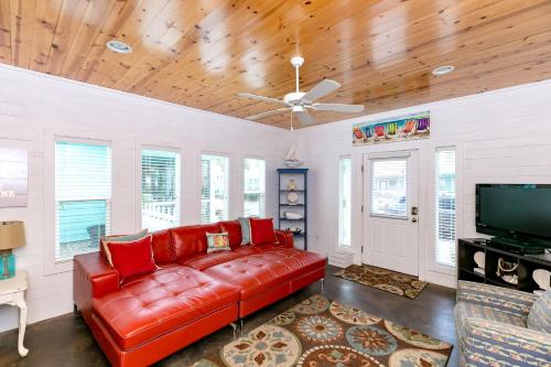 Vibrant House- Village Walk - image 7