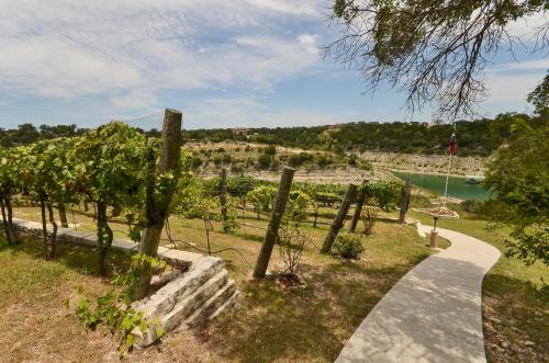 Shiraz Haus on Lake Travis - image 8