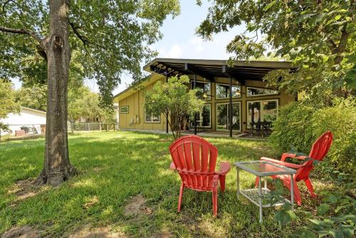 Tree-Shaded Home in Austin - image 4