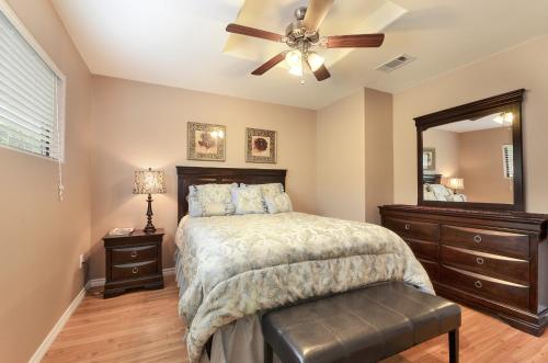 Chardonnay Haus on Lake Travis - image 9