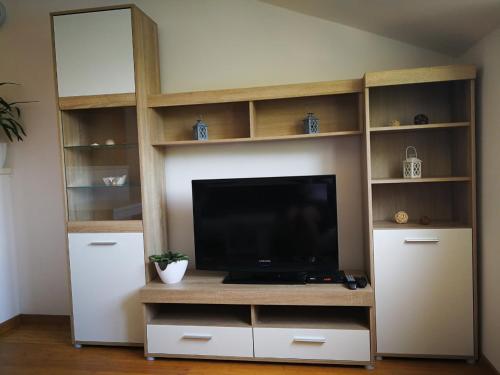  Apartments Liana in Sobra