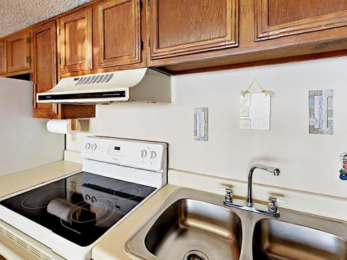 5570 Gulf Blvd Condo Unit 201 - image 9