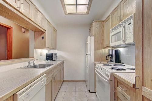 Vs549 Village Square Condo - main image