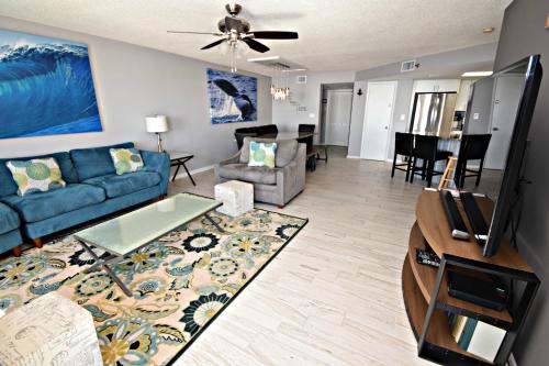 Phoenix East 806 Condo - main image