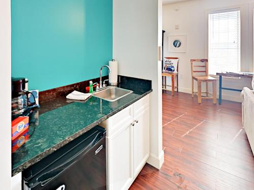 Studio Condo Off Scenic Highway 30A - image 4