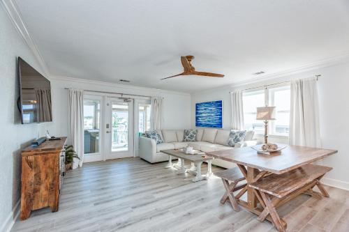 Destin Harbor Waterfront Gem Townhouse - image 9