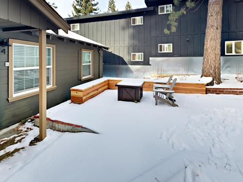 4093 Manzanita Ave Cabin Unit 4 - image 4