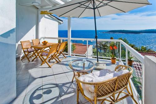 One Bedroom Apartment with Terrace and Sea View image 6