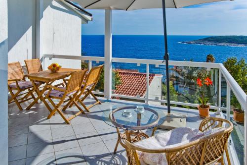 One Bedroom Apartment with Terrace and Sea View image 9