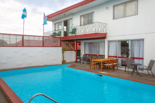 مسبح, New Haven Motel in New Lynn