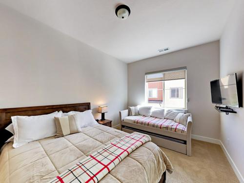 Condo in Newpark - image 6