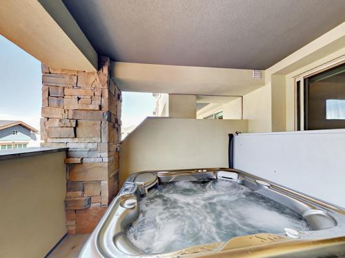 Condo in Newpark - image 7